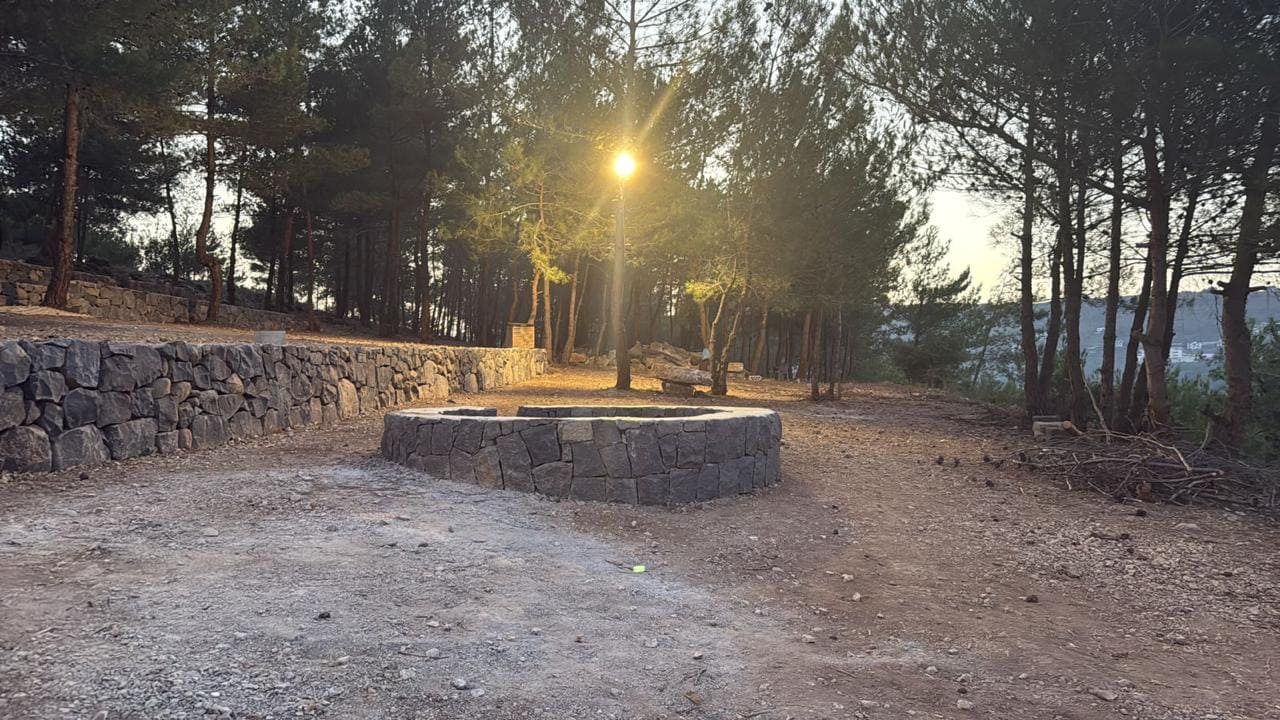 Eco cabin and open dining area at Horizon Pines, Lebanon