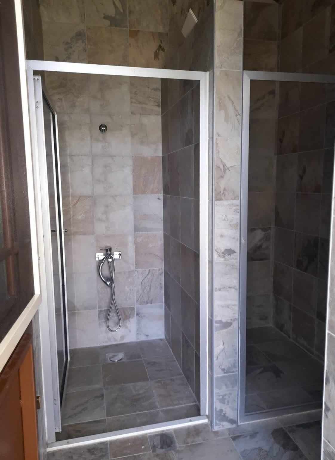 Shared shower cubicles at Horizon Pines