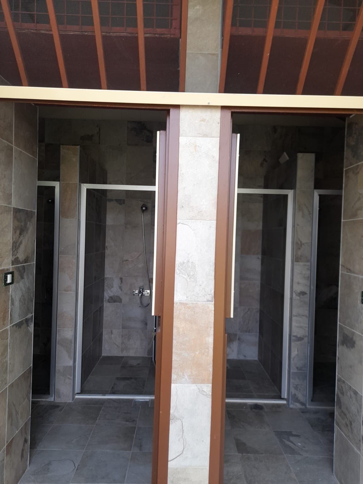 Stone and wood bathroom facilities at Horizon Pines forest campsite in Lebanon