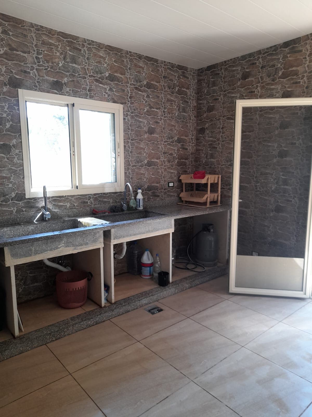 Outdoor camping kitchen facility at Horizon Pines Lebanon surrounded by pine trees