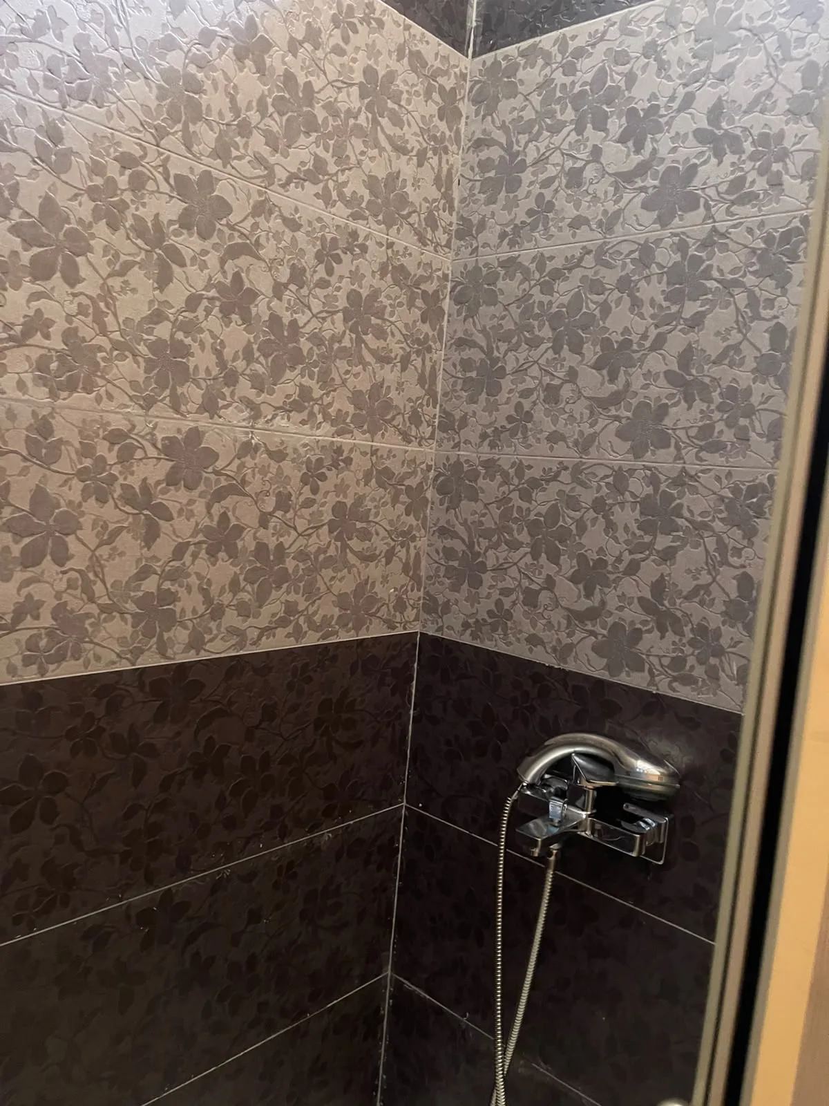 The private shower in a Premium Yurt at Horizon Pines